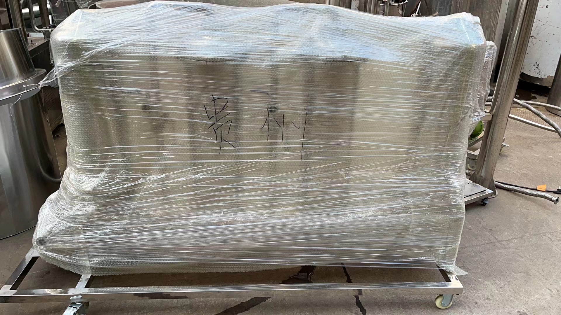 貴州仁懷市茅臺鎮(zhèn)的一臺白酒過濾機已打包物流發(fā)貨！